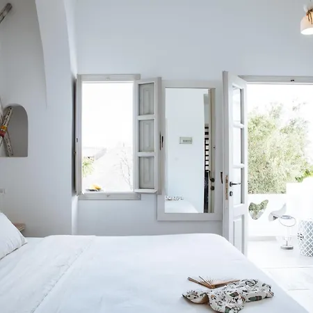 The Museum Project Hotel Oia (Santorini)