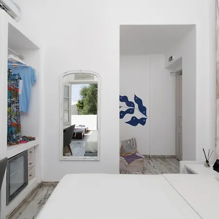 The Museum Project Hotel Oia (Santorini)