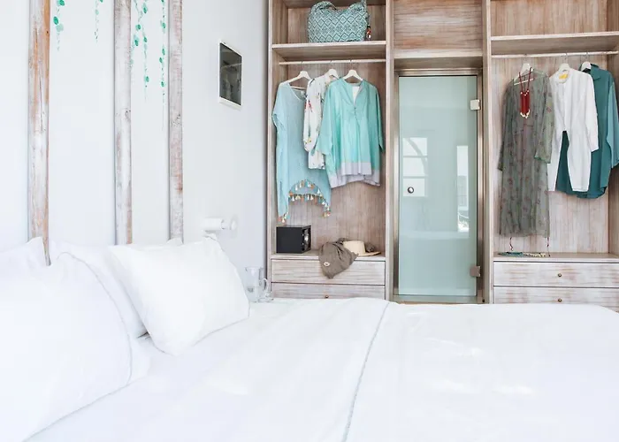 The Museum Project Hotel Oia (Santorini)